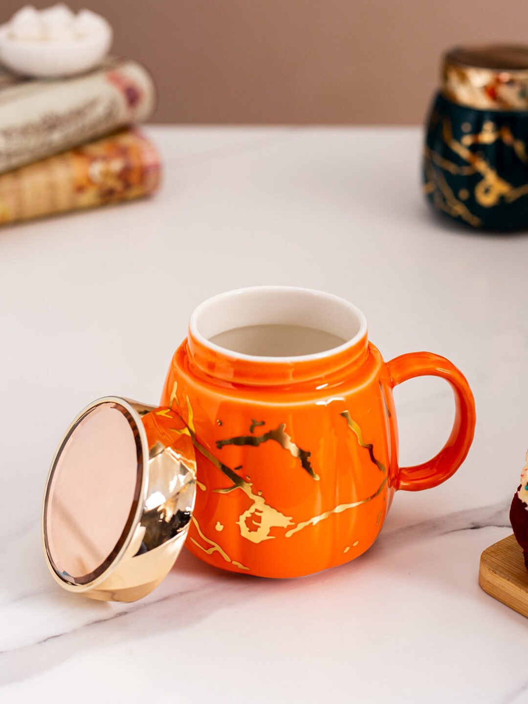 

THEDECORKART Parquet Orange & Gold-Toned 2 Pcs Printed Ceramic Mug with Lid 100 ml