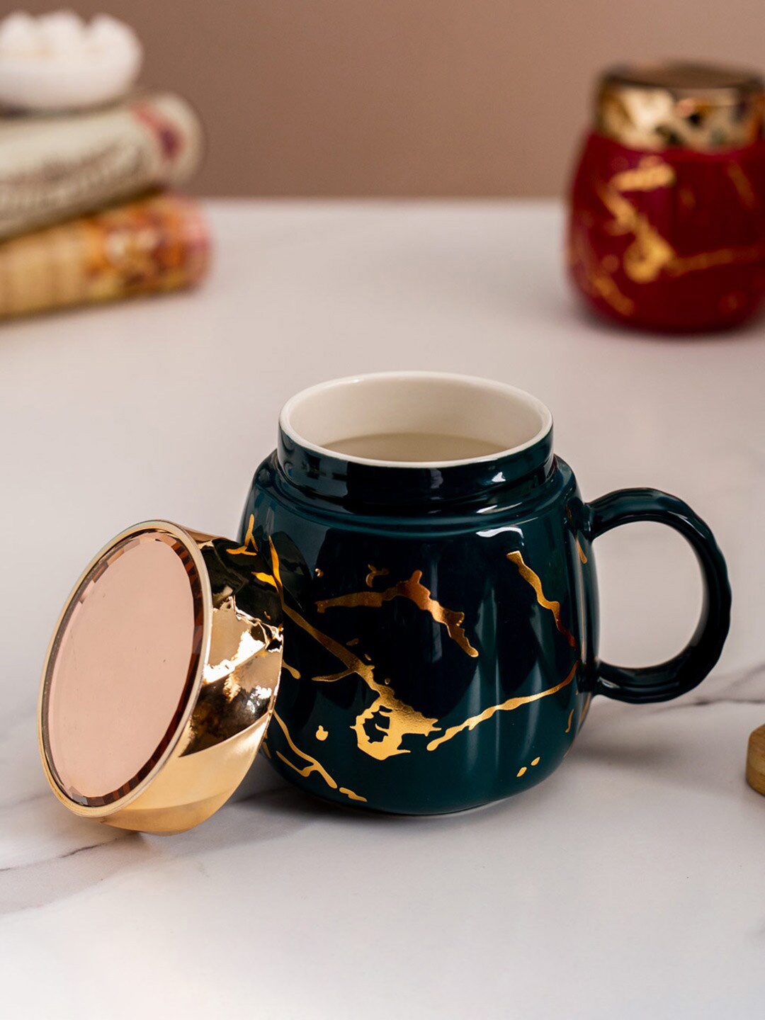 

THEDECORKART Parquet Green & Gold-Toned 2 Pcs Printed Ceramic Mug with Lid 100 ml