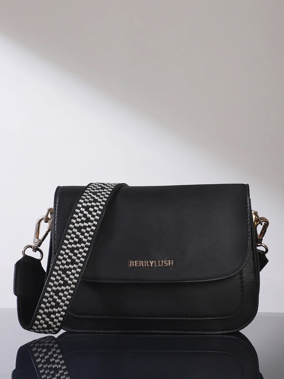 

Berrylush Structured Sling Bag, Black