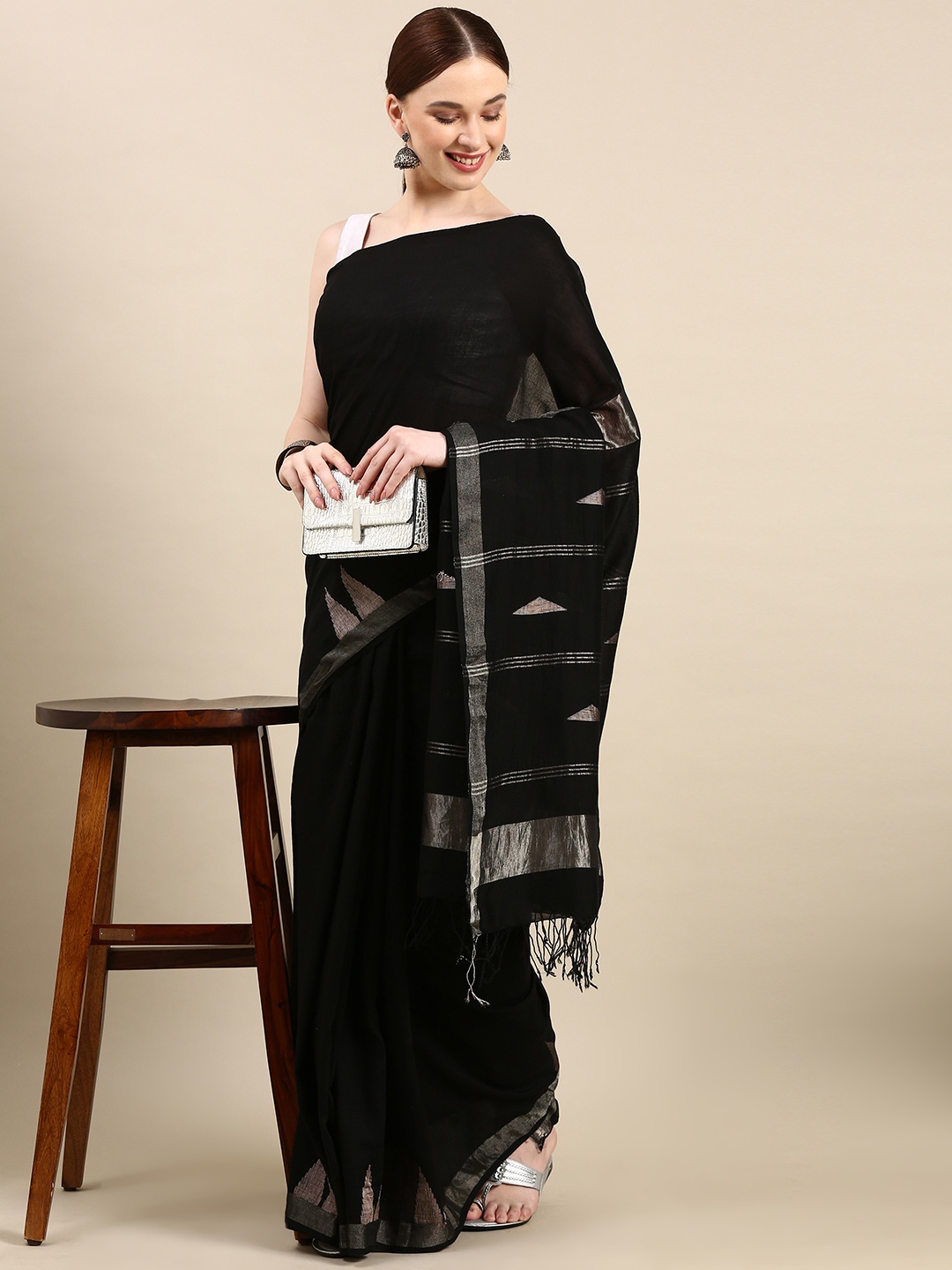 

ArtEastri Black & Silver-Toned Woven Design Pure Cotton Jamdani Saree