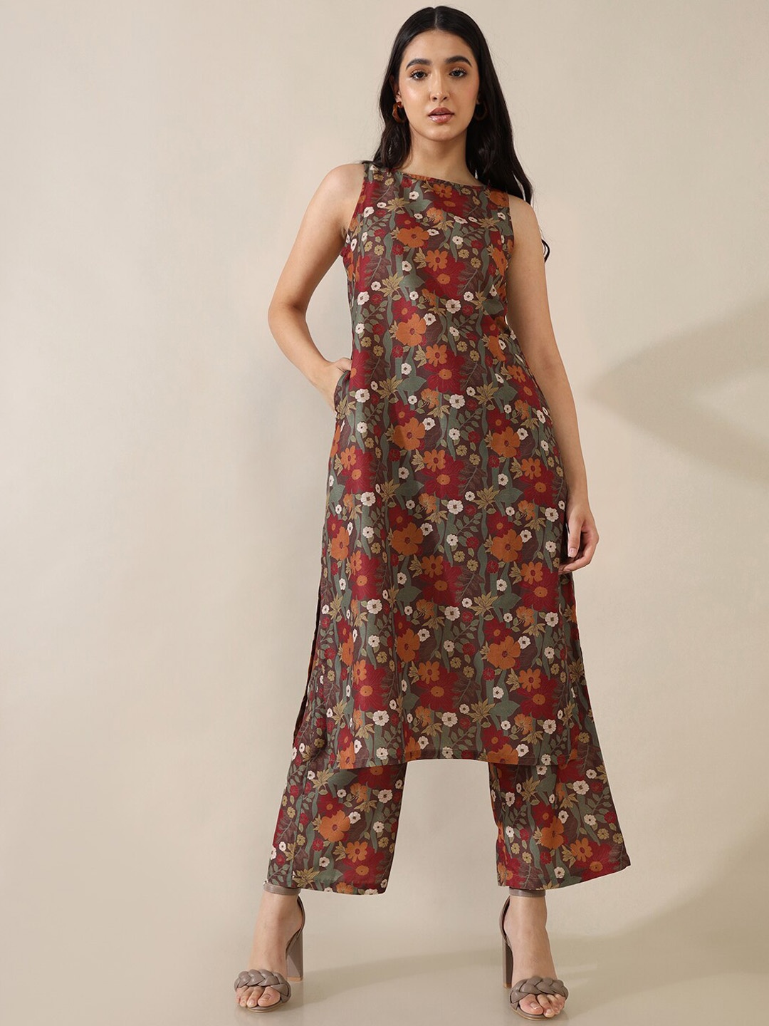 

Saaki Floral Printed Kurta with Trousers, Brown