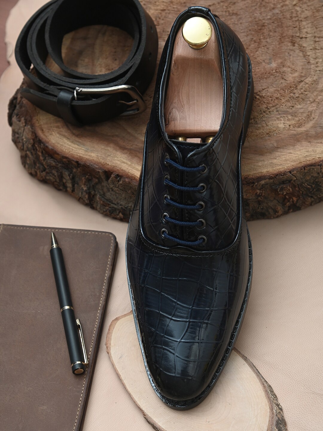 

birgos Men Textured Leather Formal Oxfords, Blue