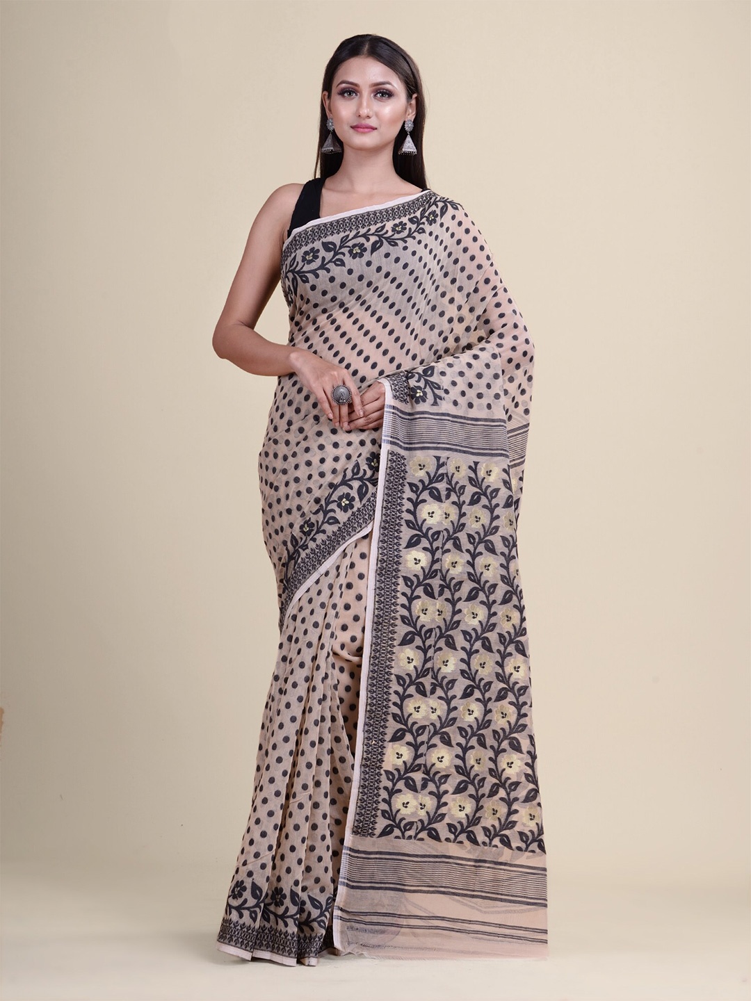 

Laa Calcutta Polka Dot Woven Design Jamdani Saree, Off white