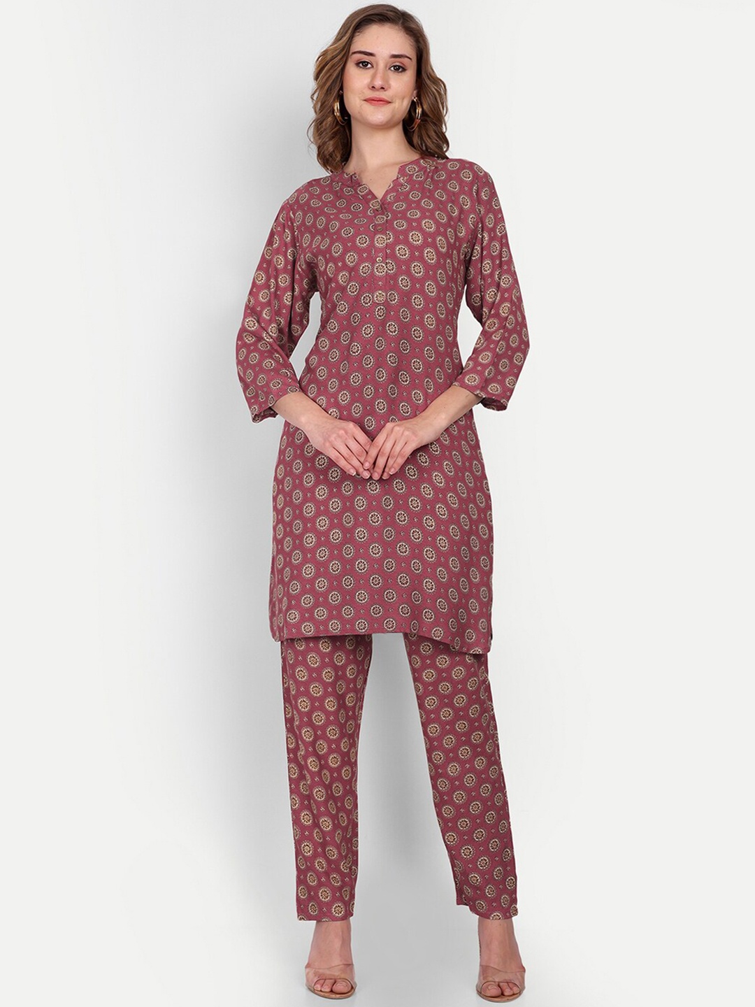 

NH KAPDEWALA Floral Printed Band Collar Straight Kurta with Trousers, Magenta