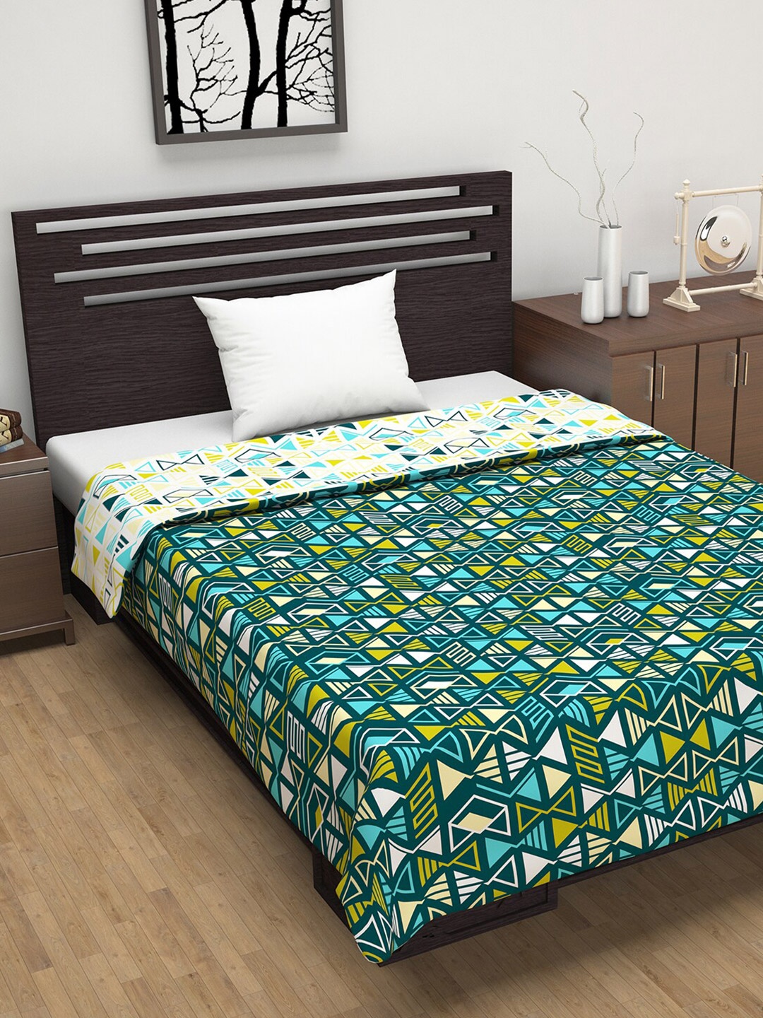 

Divine Casa Green & White Geometric Microfiber AC Room 110 GSM Reversible Single Bed Dohar