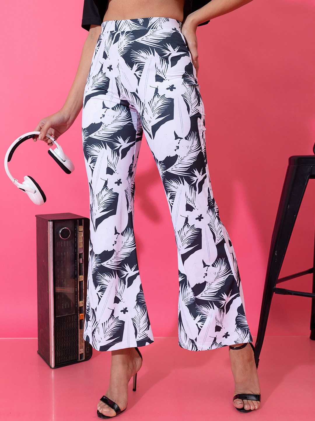 

Stylecast X Hersheinbox Women Floral Printed High-Rise Parallel Trousers, Navy blue