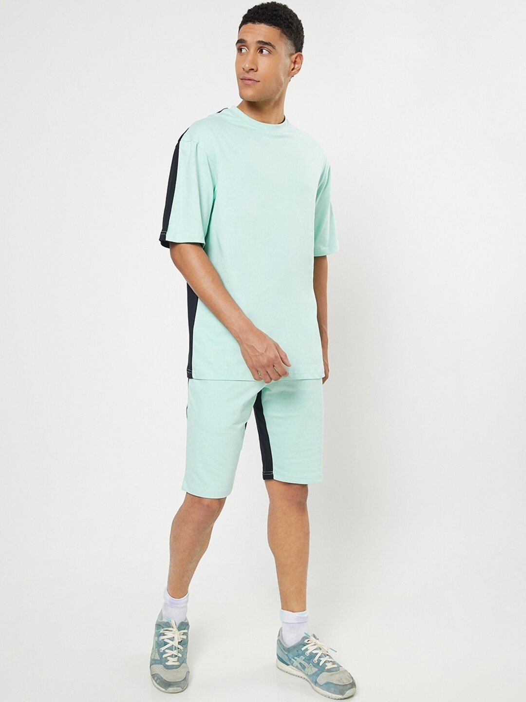 

Bewakoof Colourblocked Oversized Pure Cotton T-shirt & Shorts, Green