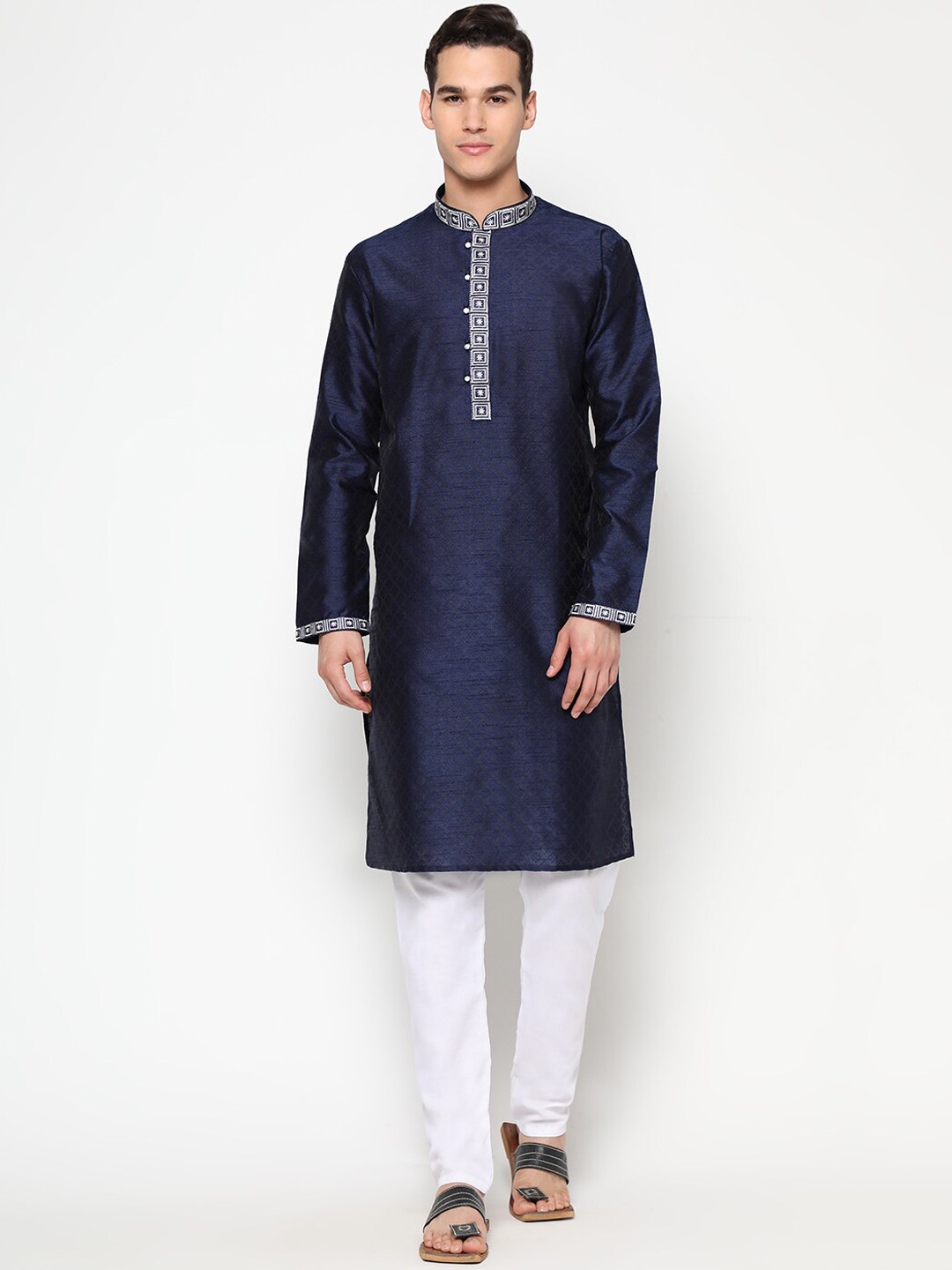 

GoStyle Ethnic Motifs Embroidered Mandarin Collar Pure Cotton Kurta with Pyjamas, Navy blue