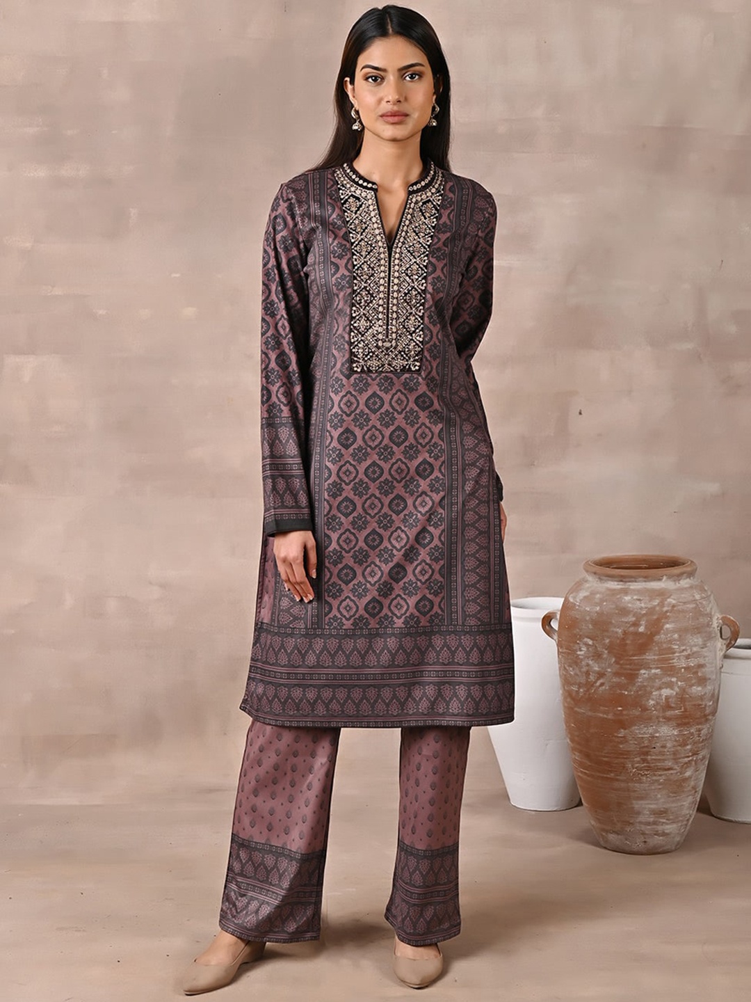 

Lakshita Women Ethnic Motifs Printed Velvet Kurta with Palazzos, Mauve