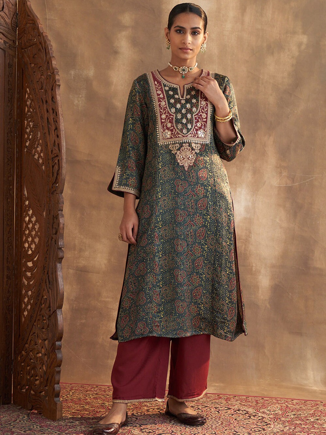 

Lakshita Floral Printed Sequinned Kurta With Palazzos, Green