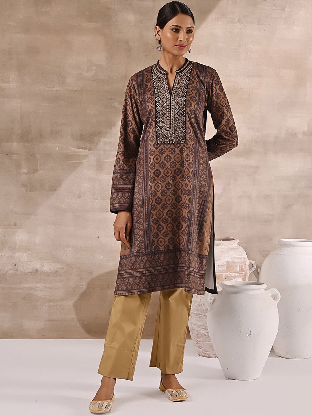 

Lakshita Women Ethnic Motifs Printed Velvet Kurta with Palazzos, Mustard