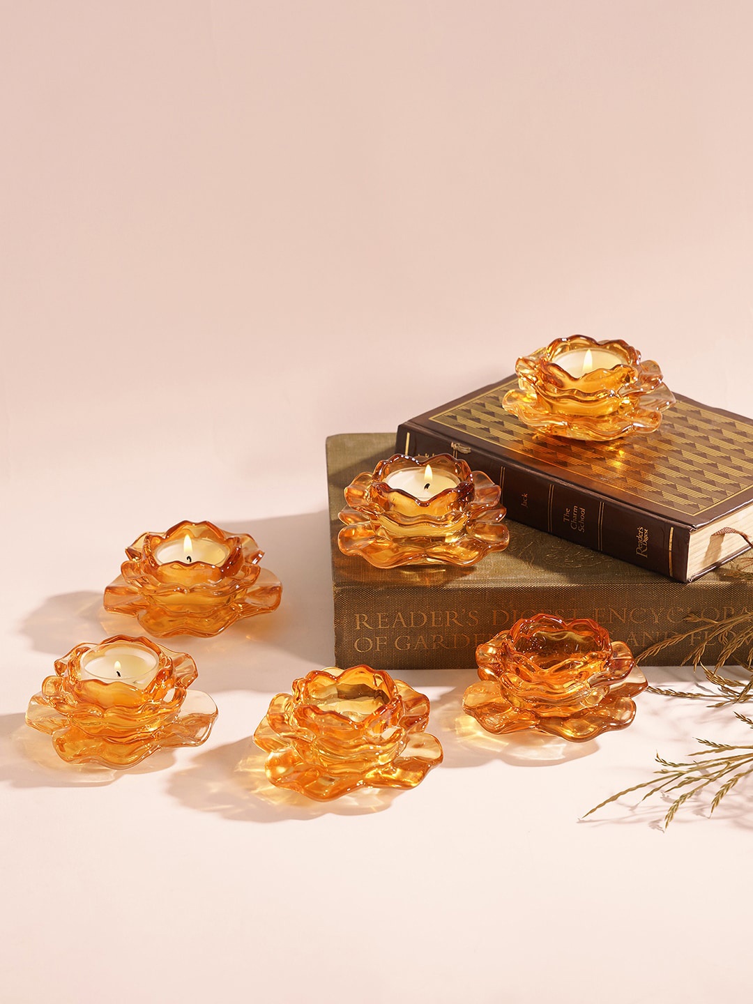 

Pure Home and Living Brown 6 Pcs Textured Floral Tealight Candle Holders