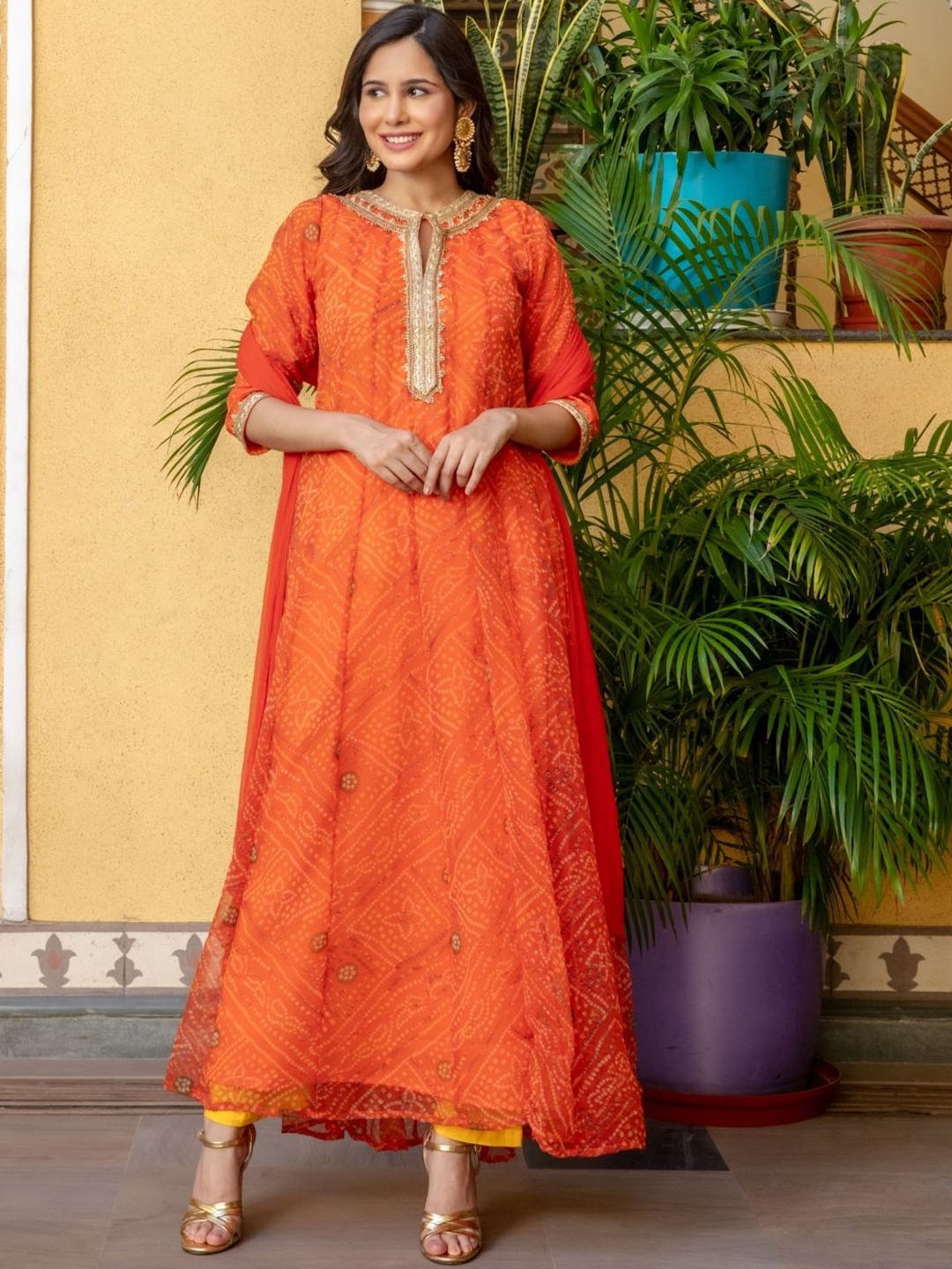 

HOUSE OF JAMOTI Bandhani Printed Anarkali Kurta With Trousers & With Dupatta, Orange