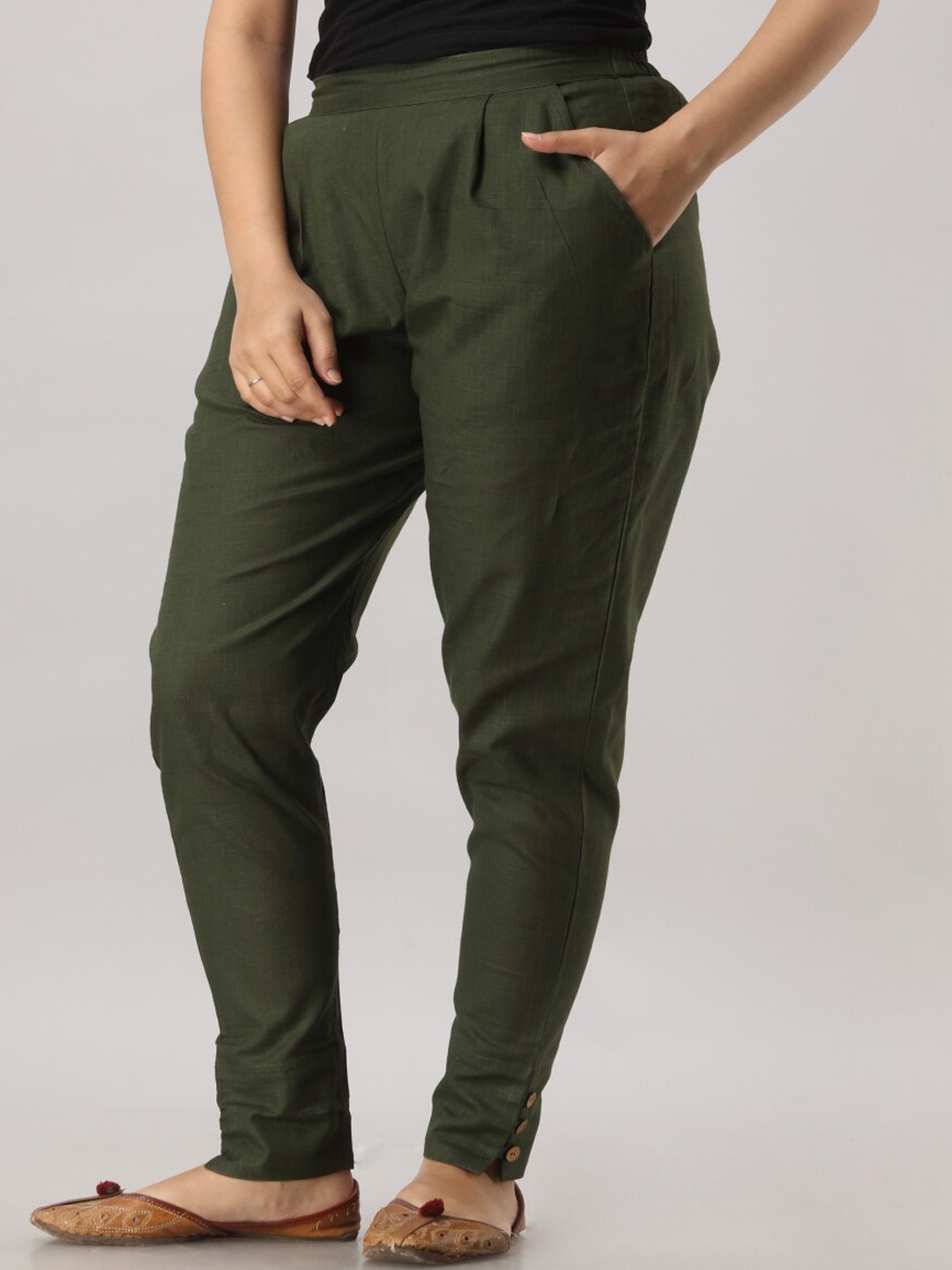 

KALINI Women Mid Rise Pleated Cotton Trousers, Green