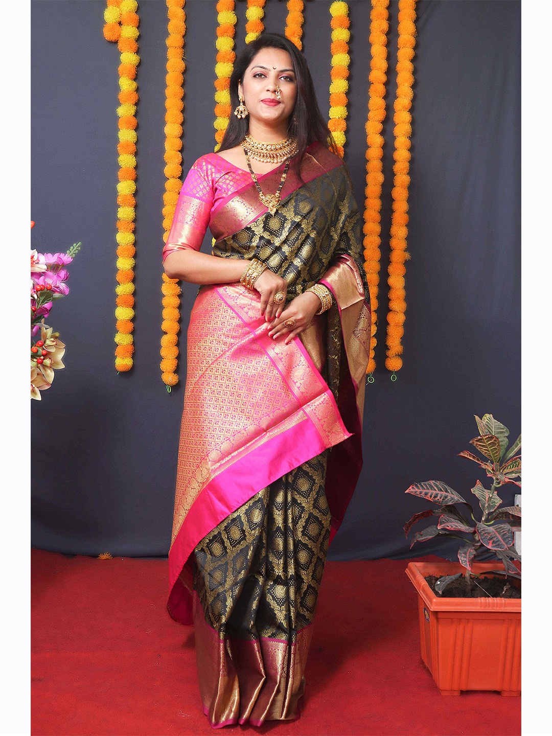 

Anaita Woven Design Zari Pure Silk Banarasi Saree, Black