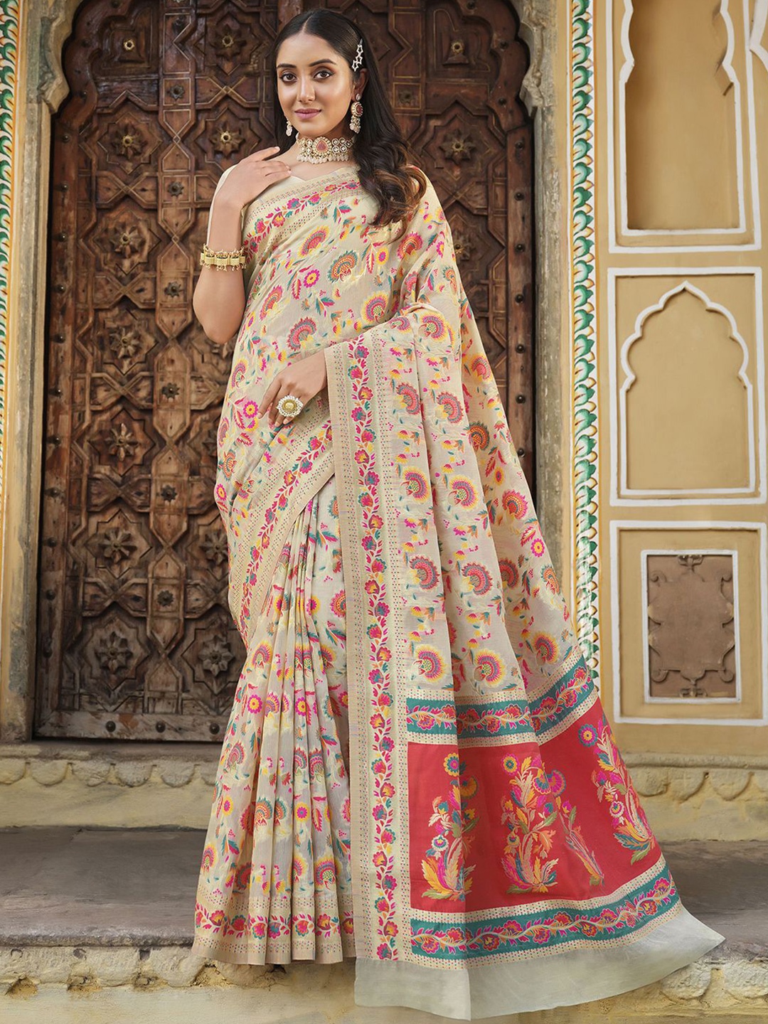 

Satrani Floral Motif Woven Design Banarasi Saree, Beige