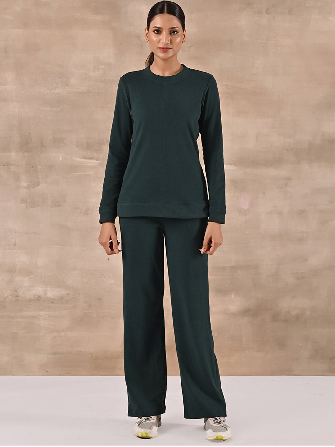 

Lakshita Women Round Neck Long Sleeves Mid-Rise Velour Tracksuit, Green