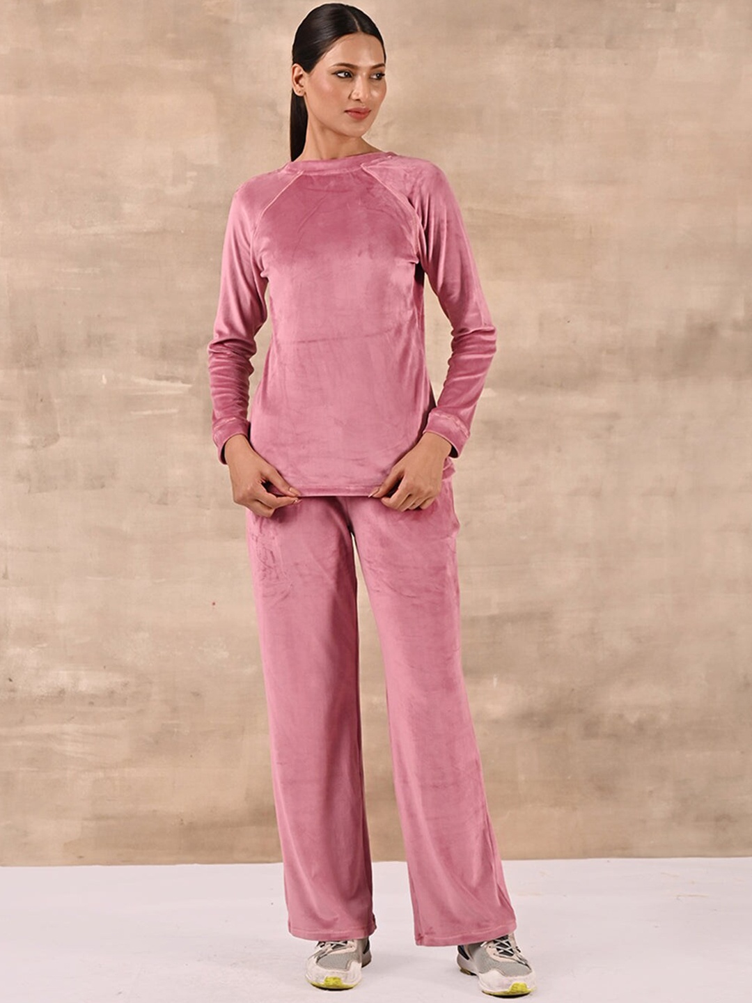 

Lakshita Round Neck Long Sleeves Velour Tracksuits, Pink