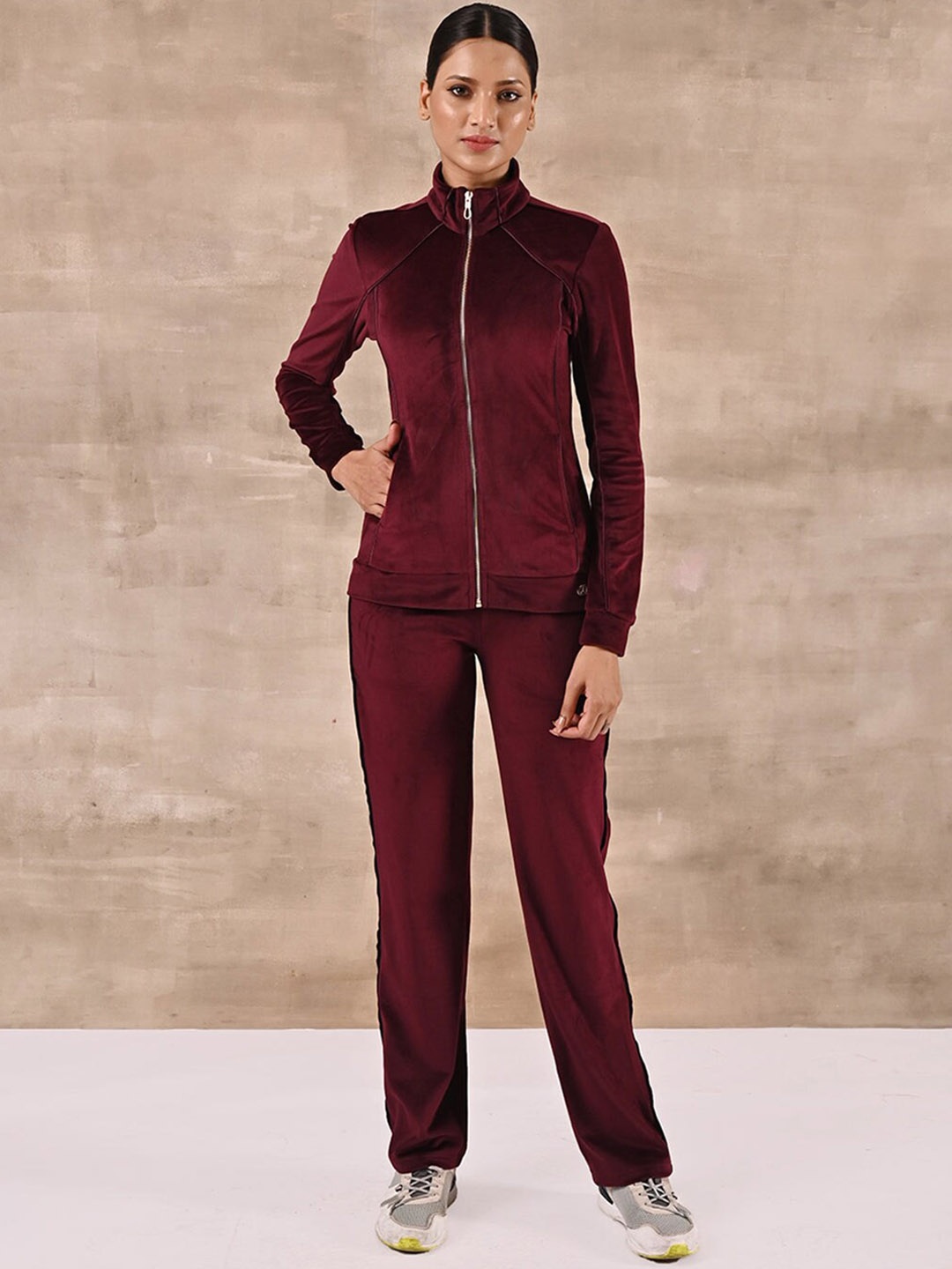 

Lakshita Plus Size Velour Mock Collar Long Sleeves Tracksuit, Maroon