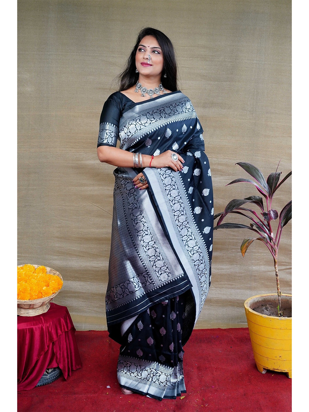 

Anaita Ethnic Motif Woven Zari Pure Silk Banarasi Saree, Charcoal