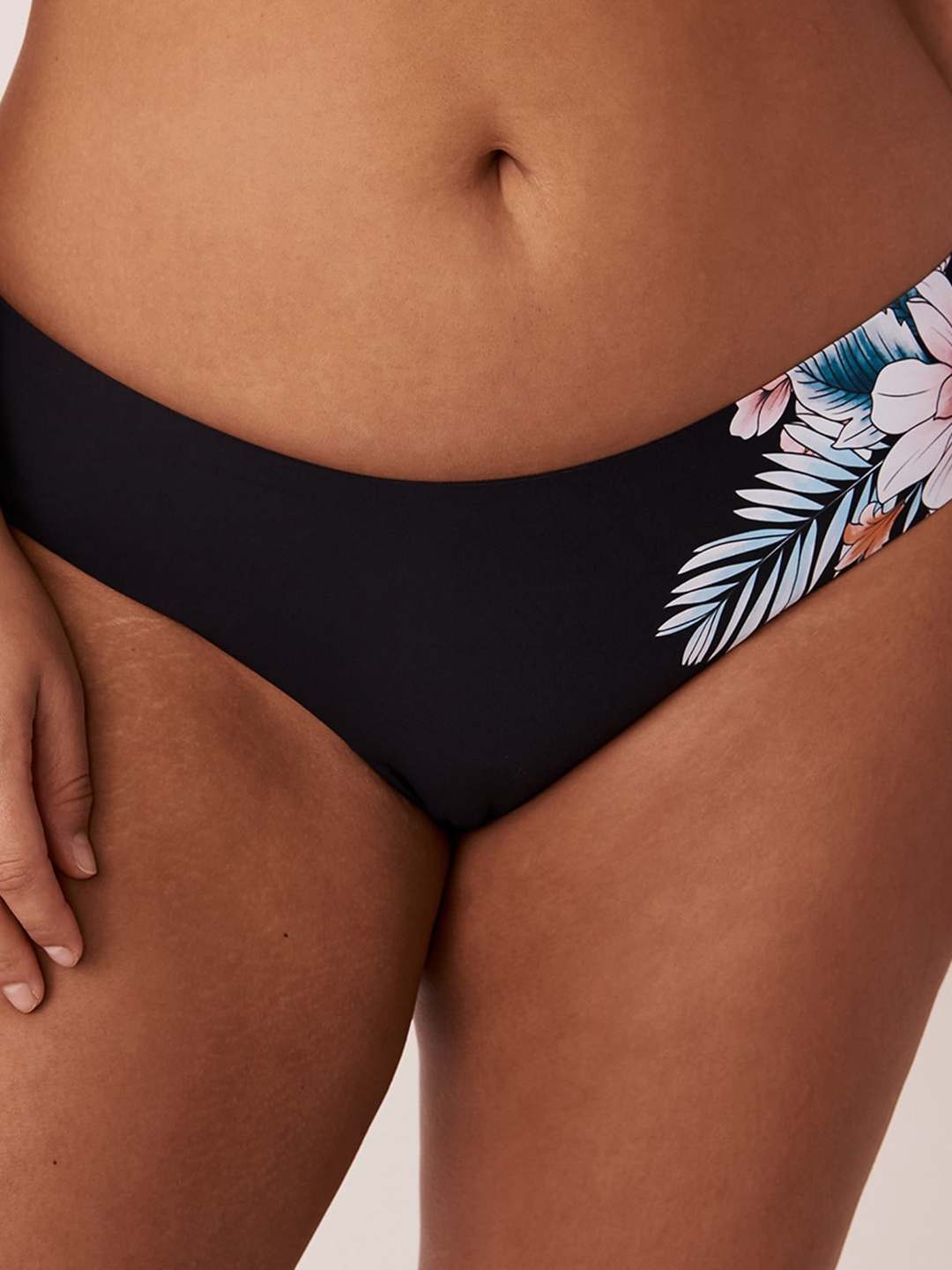 

La Vie en Rose Women Floral-Printed Swim Briefs, Black
