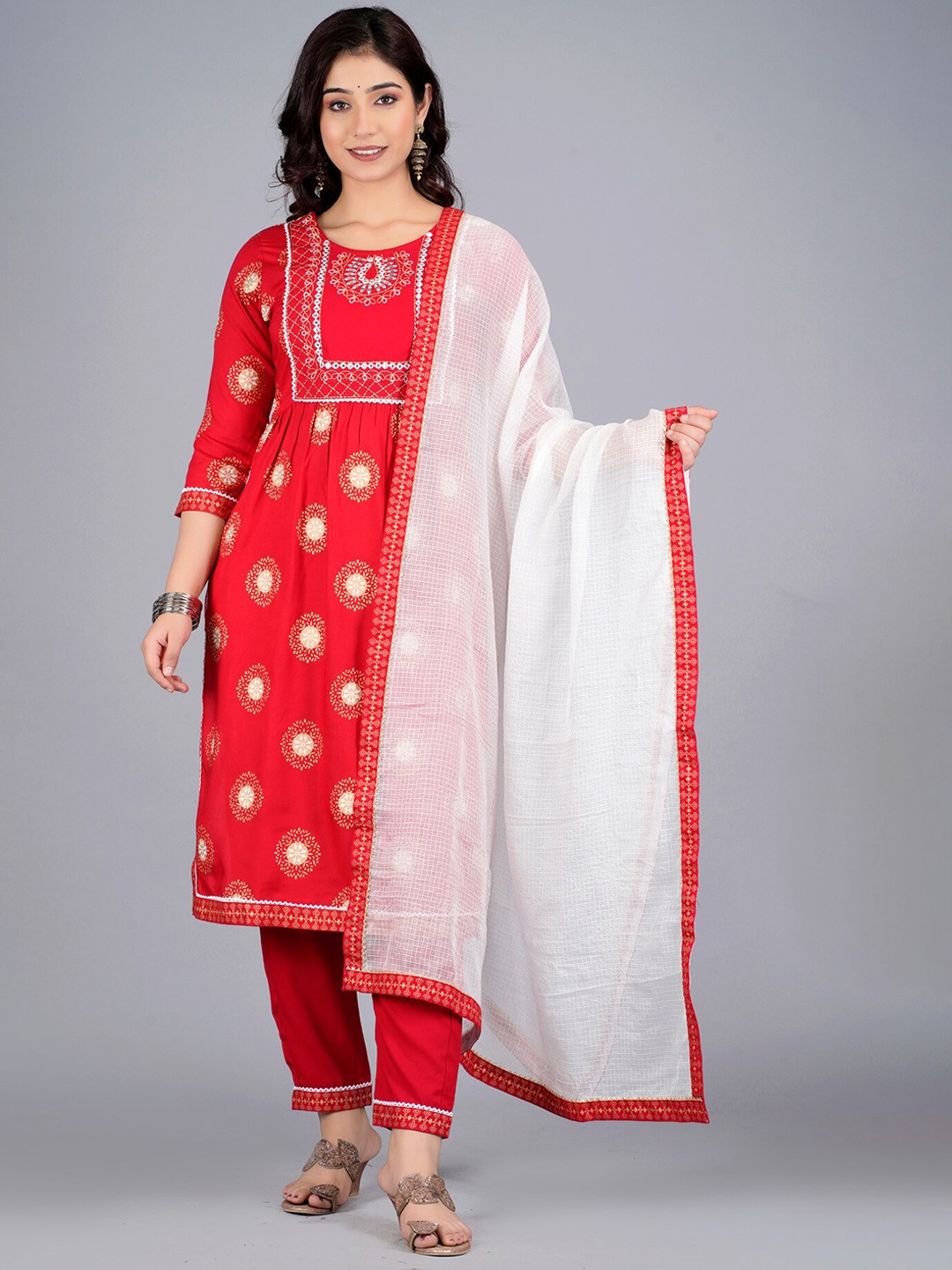 

Kurtipedia Ethnic Motif Printed Kurta With Trousers & Dupatta, Red