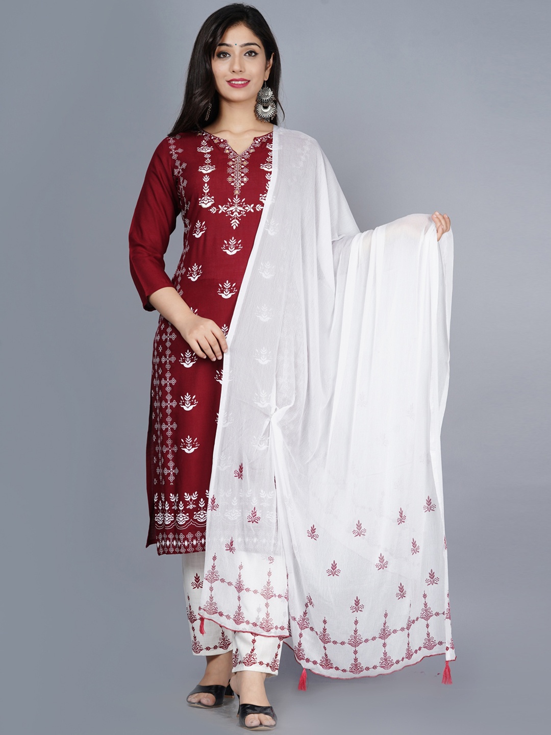 

Kurtipedia Floral Printed Kurta & Trousers With Dupatta, Maroon
