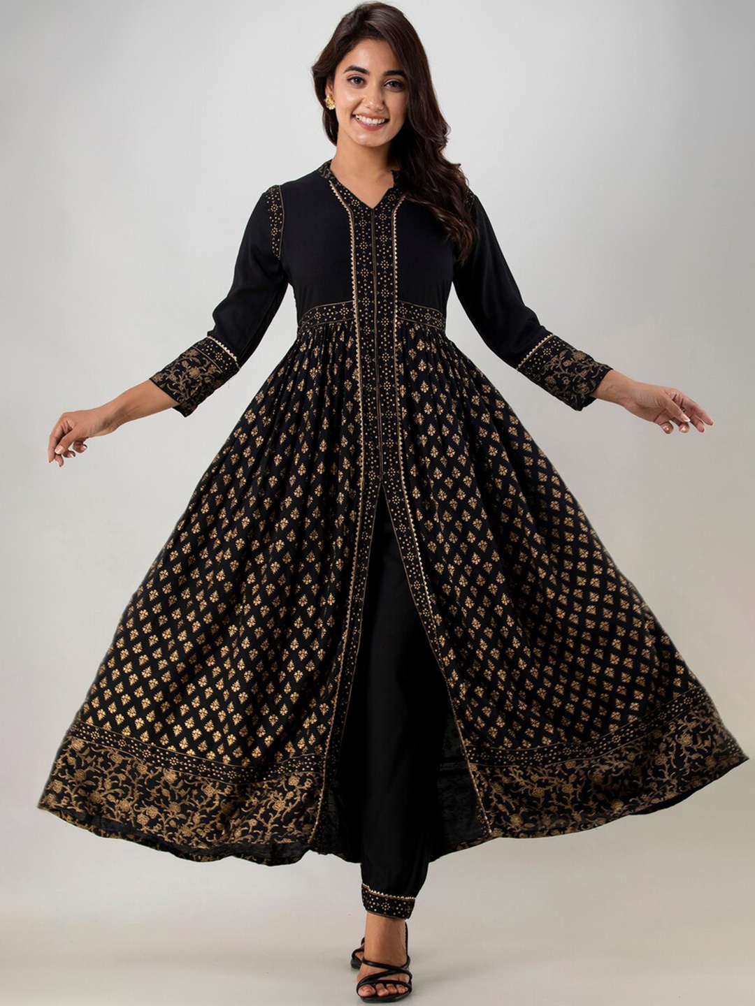 

Kurtipedia Floral Printed Notched Neck Front Slit Anarkali Kurta with Trousers, Black