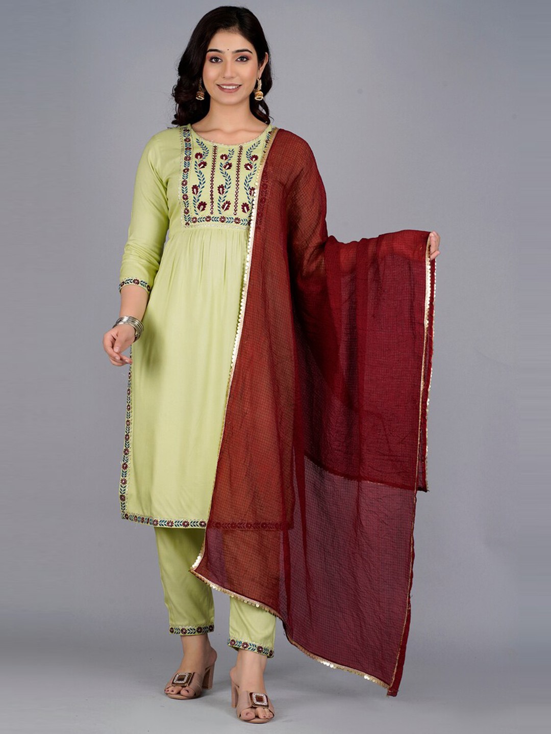 

Kurtipedia Floral Embroidered Yoke Or Border Kurta & Trousers With Dupatta, Olive