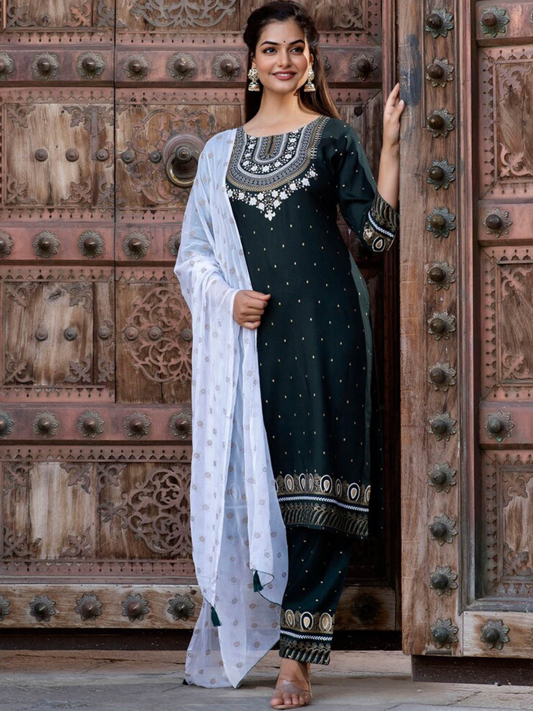 

Kurtipedia Ethnic Motifs Printed Straight Kurta with Trousers & Dupatta, Green