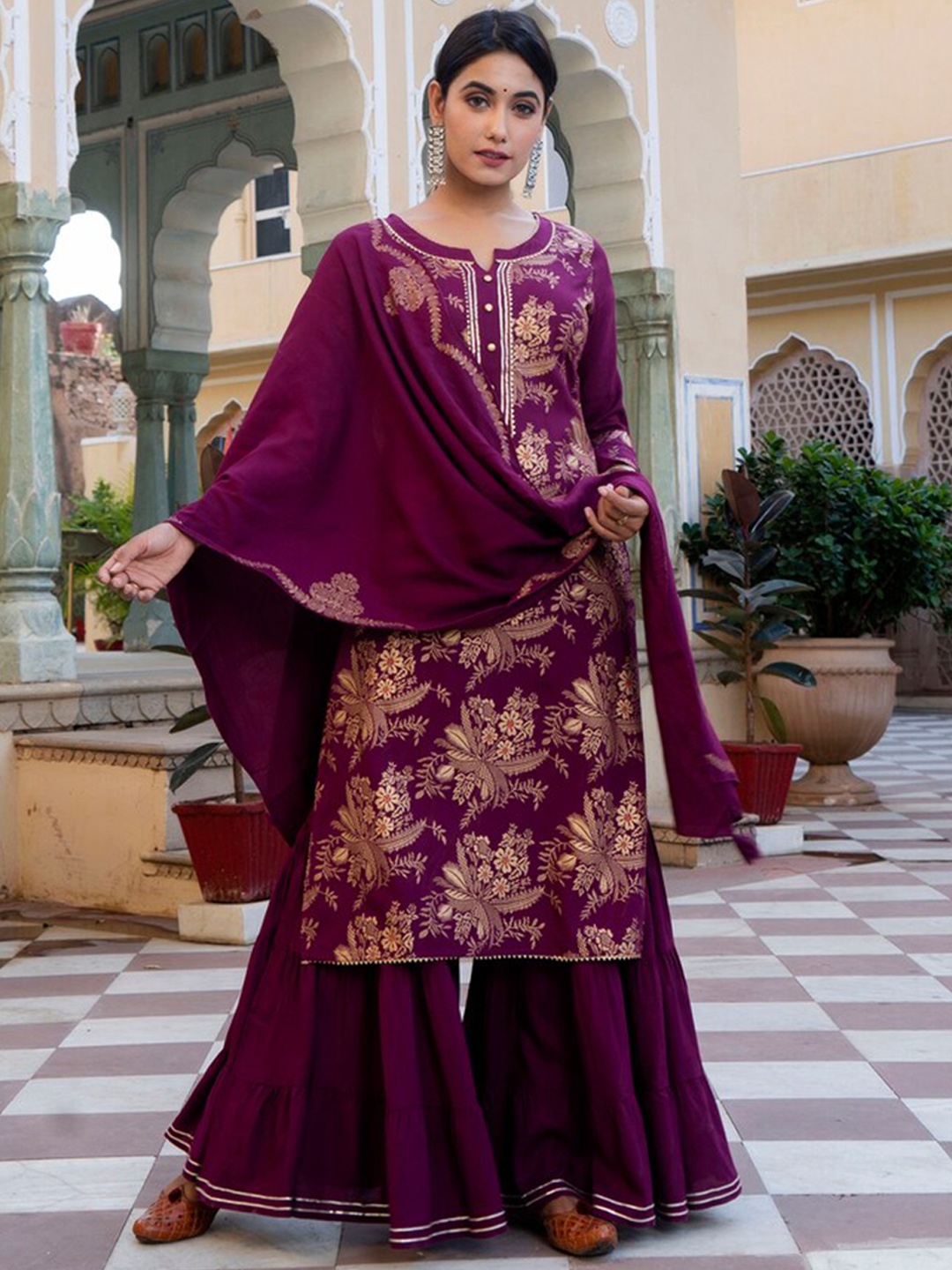 

Kurtipedi Floral Printed Zari Notched Neck Kurta & Sharara With Dupatta, Burgundy