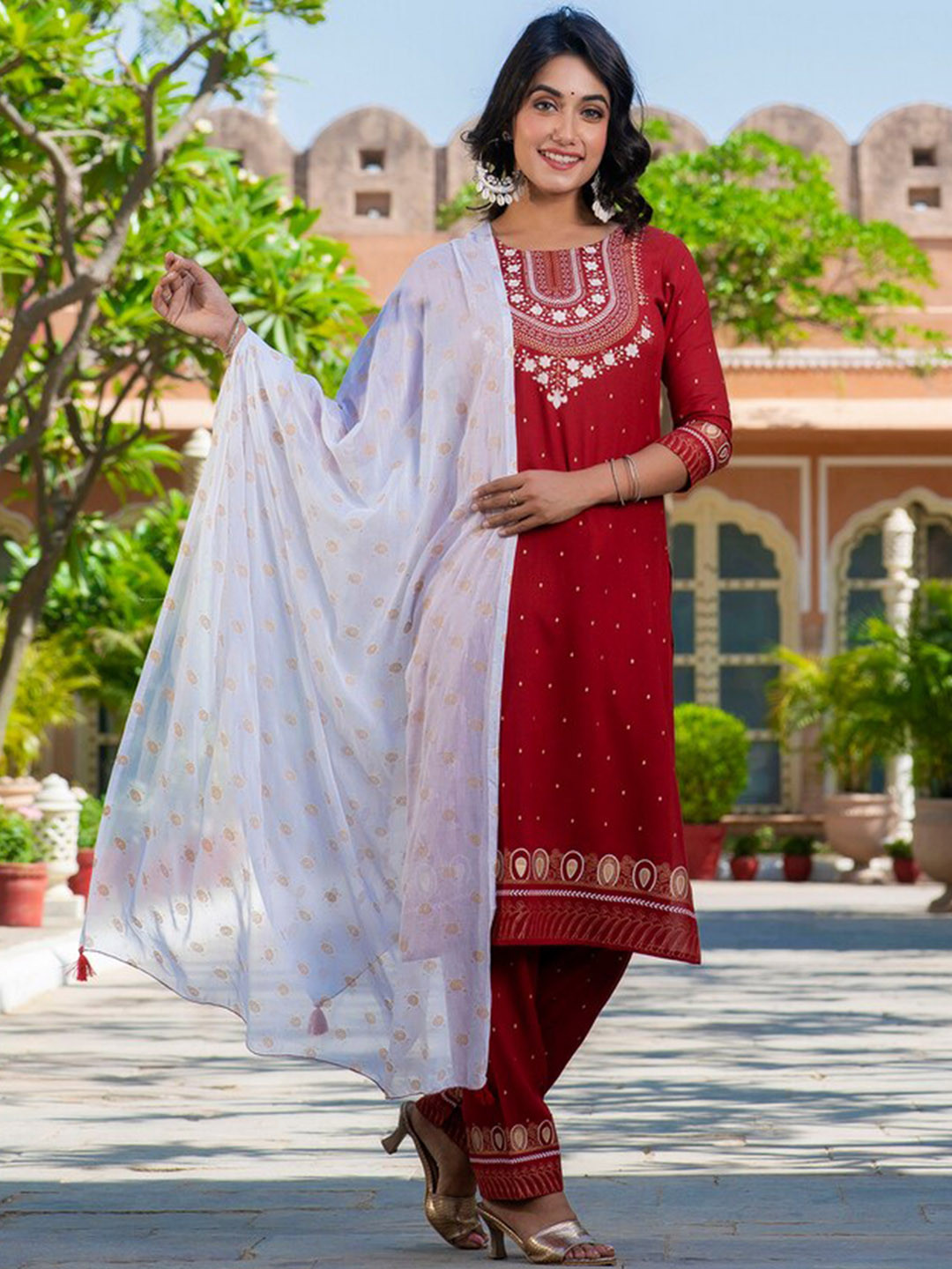 

Kurtipedia Floral Printed Yoke or Border Kurta With Trousers & With Dupatta, Maroon