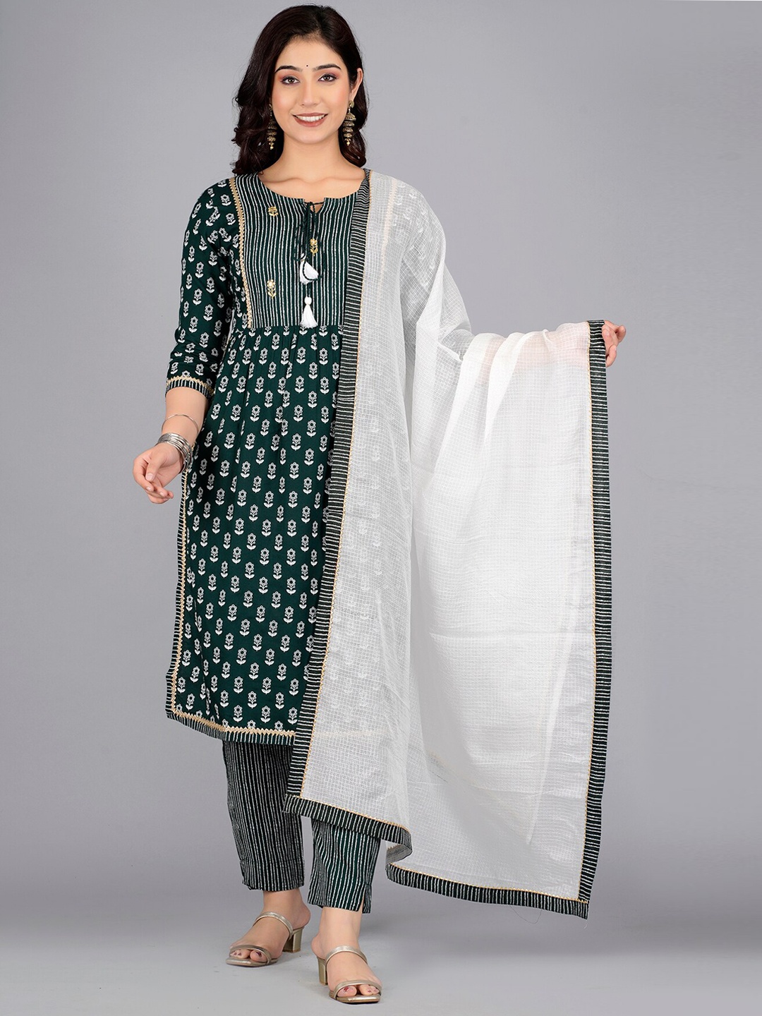

Kurtipedia Ethnic Motif Printed Kurta With Trousers & Dupatta, Green