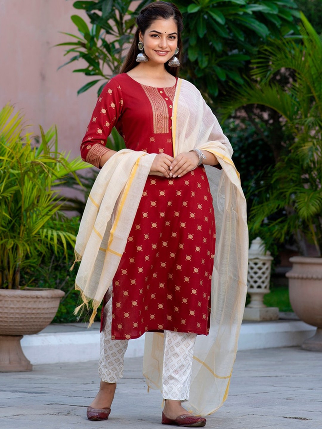 

Kurtipedia Floral Printed Kurta with Trousers & Dupatta, Maroon