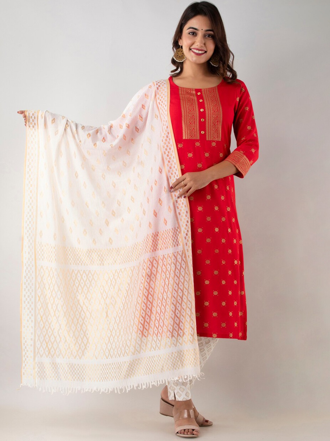 

Kurtipedia Ethnic Motif Printed Kurta with Trousers & Dupatta, Red