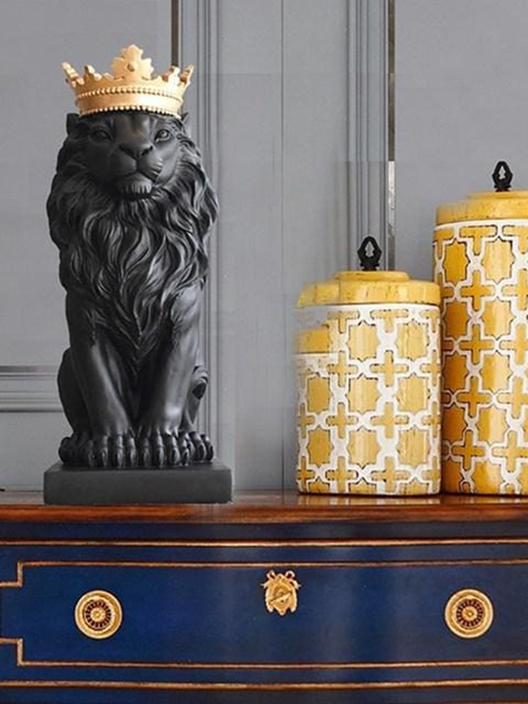 

THE ARTMENT Black & Gold Toned Nordic Minimalist Regal Lion Showpiece