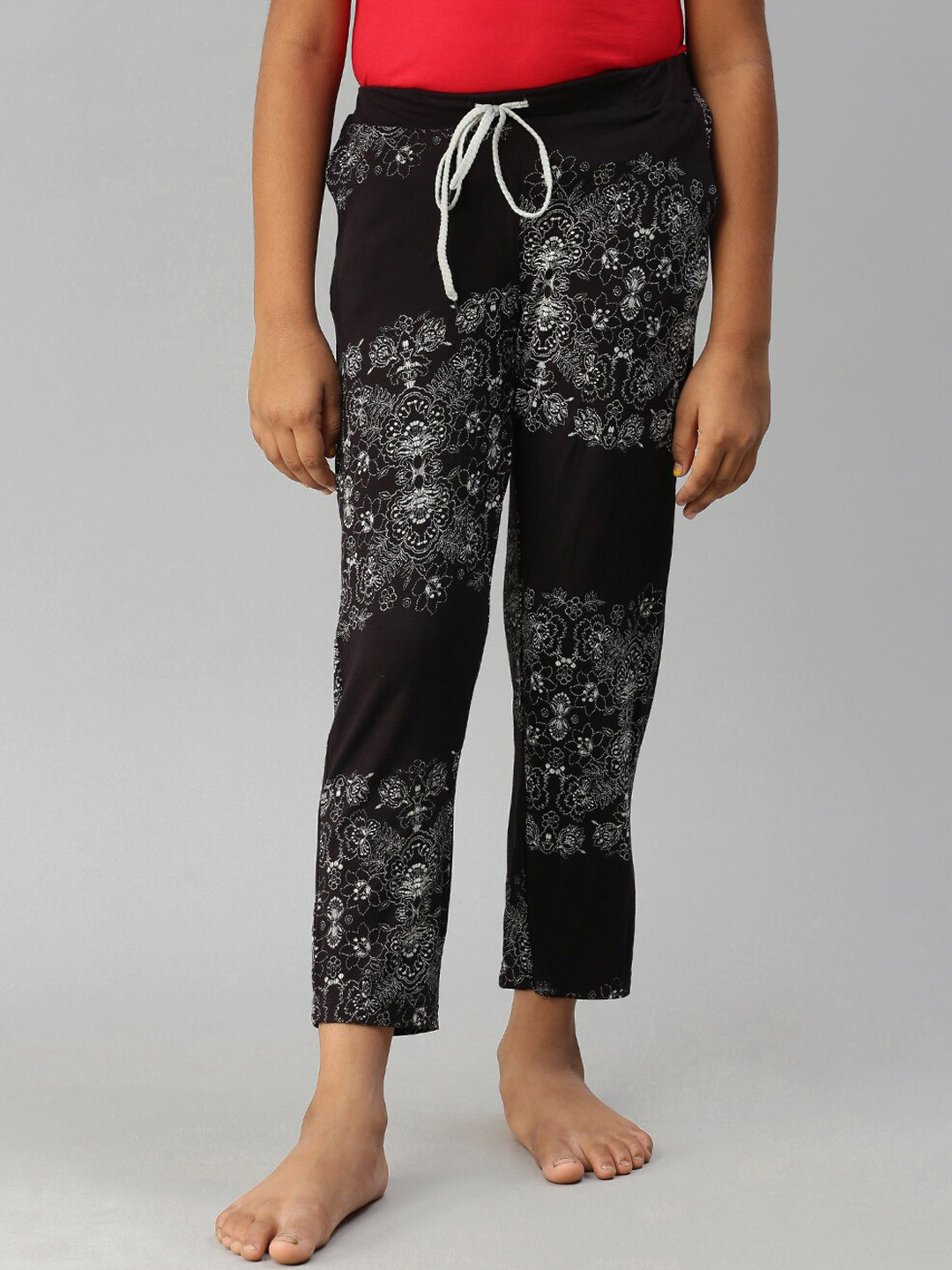 

Kryptic Girls Printed Pure Cotton Mid-Rise Slip-On Lounge Pants, Black