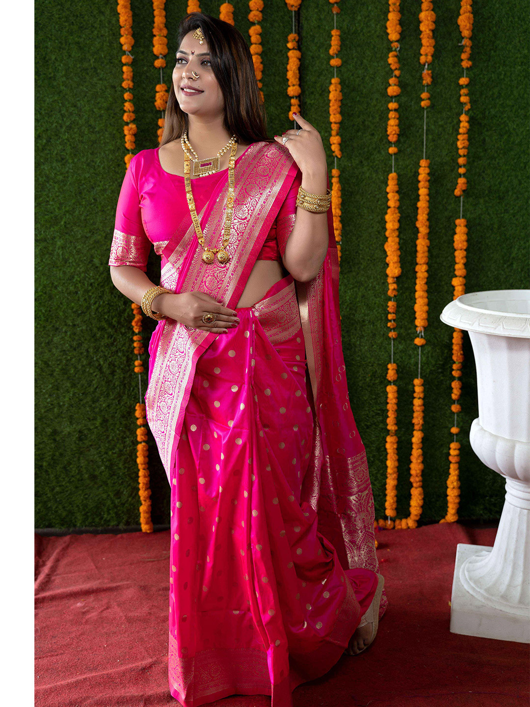 

Anaita Geometric Motif Woven Design Zari Pure Silk Banarasi Saree, Pink