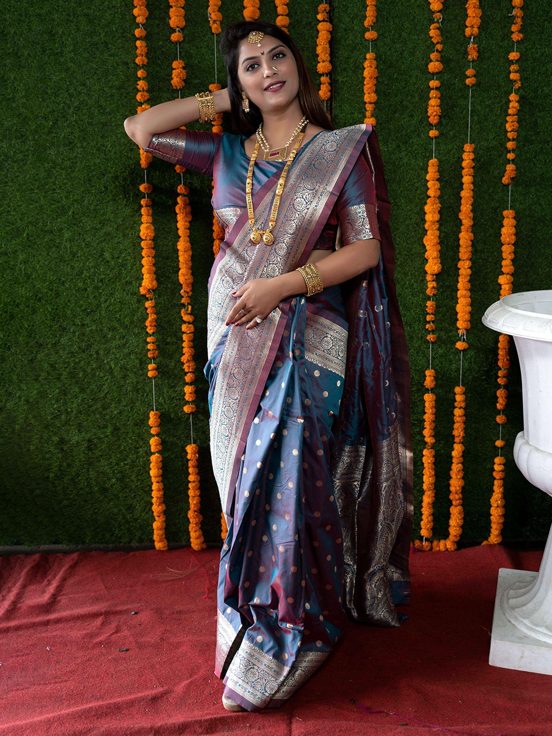 

Anaita Geometric Motif Woven Design Zari Pure Silk Banarasi Saree, Blue