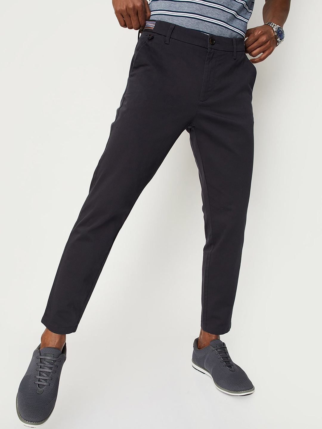 

max Men Mid-Rise Chinos, Navy blue