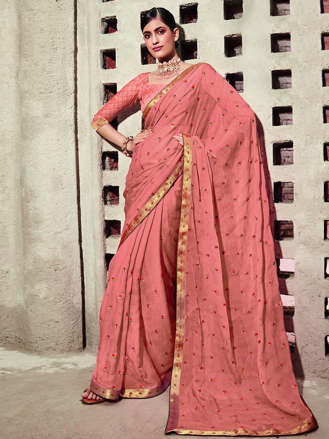

Satrani Floral Embroidered Embellished Bordered Saree, Peach