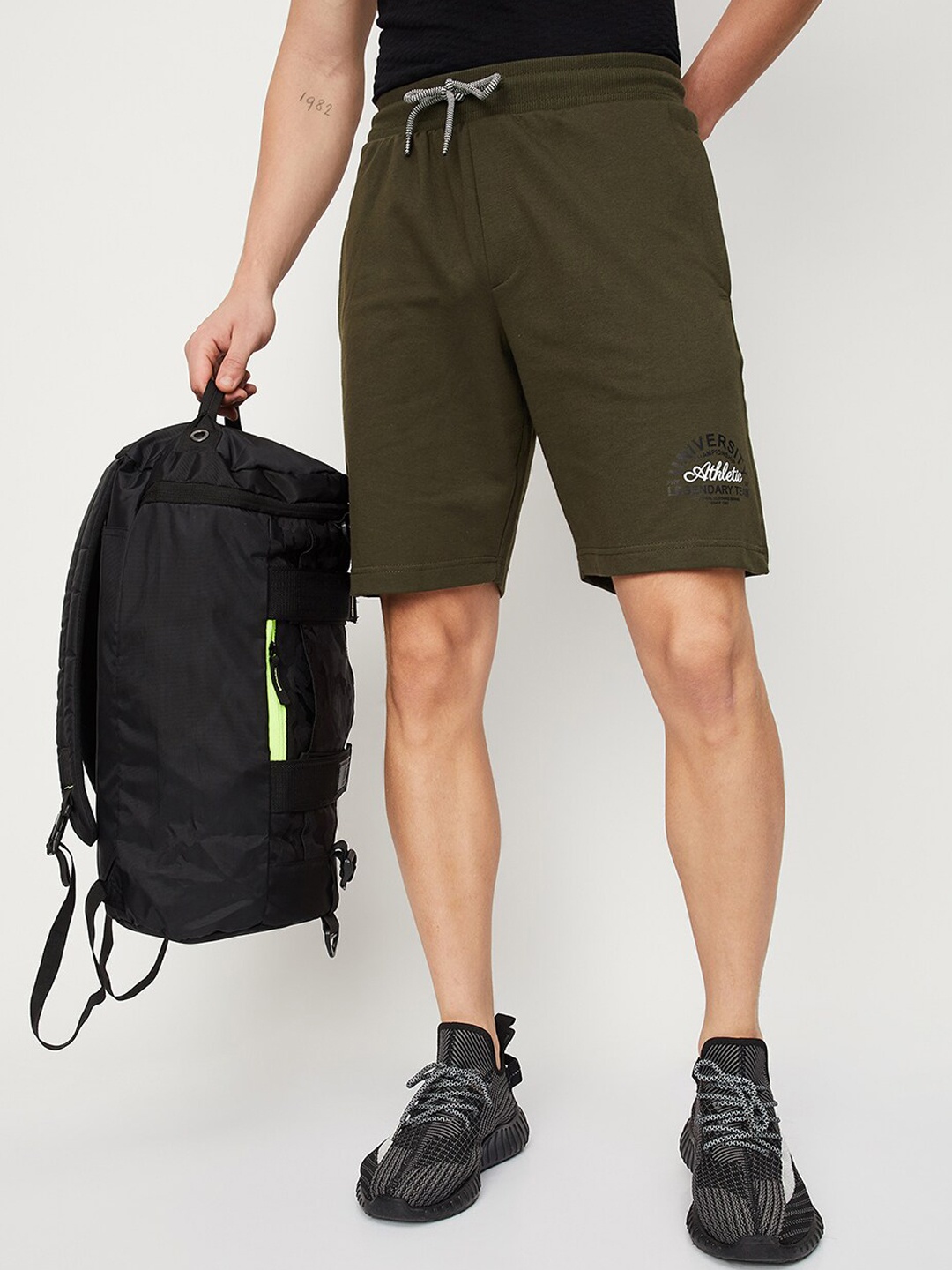 

max Men Mid Rise Regular Fit Cotton Shorts, Green