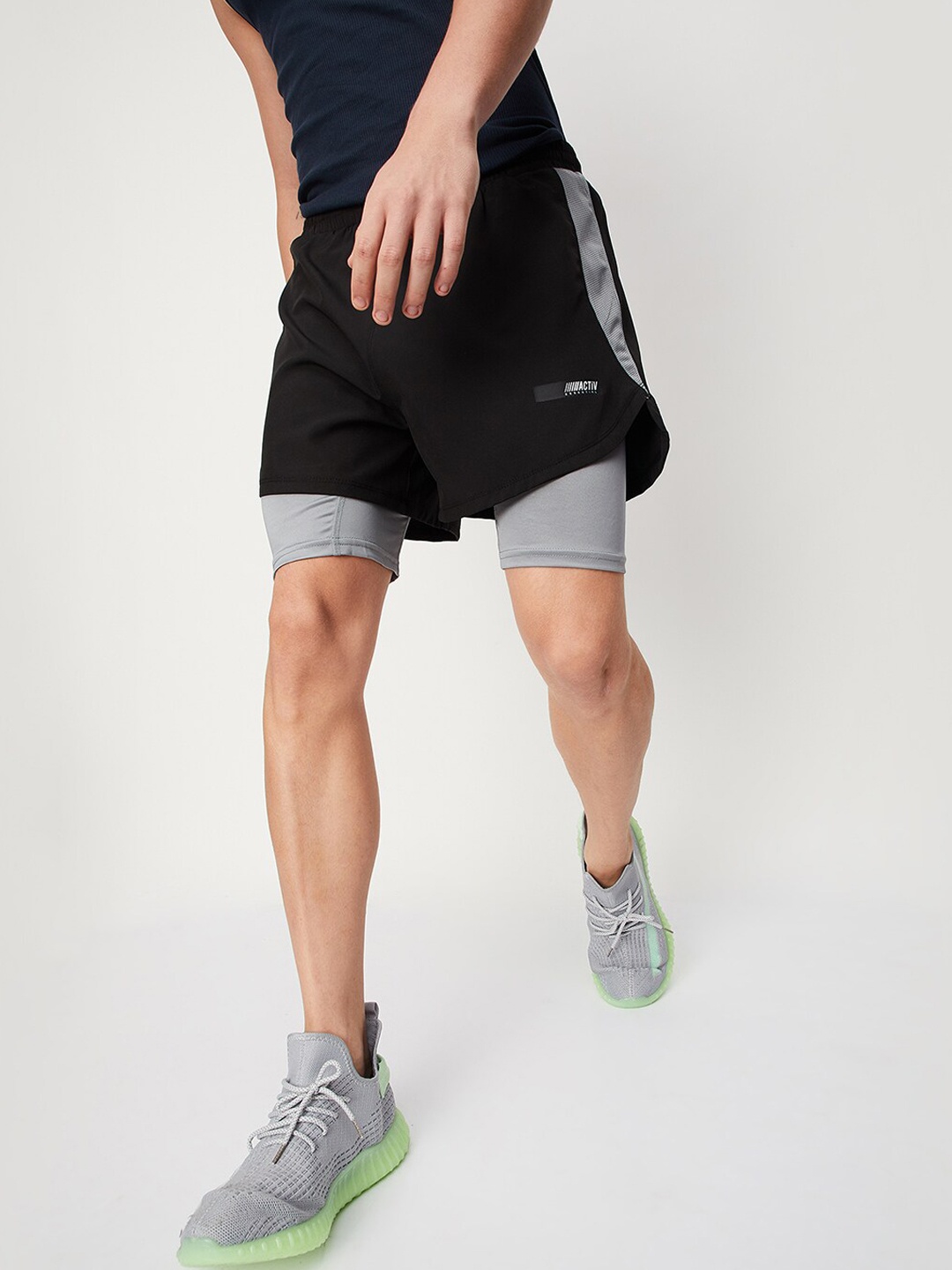 max Men Colourblocked Regular Fit Sports Shorts, Black