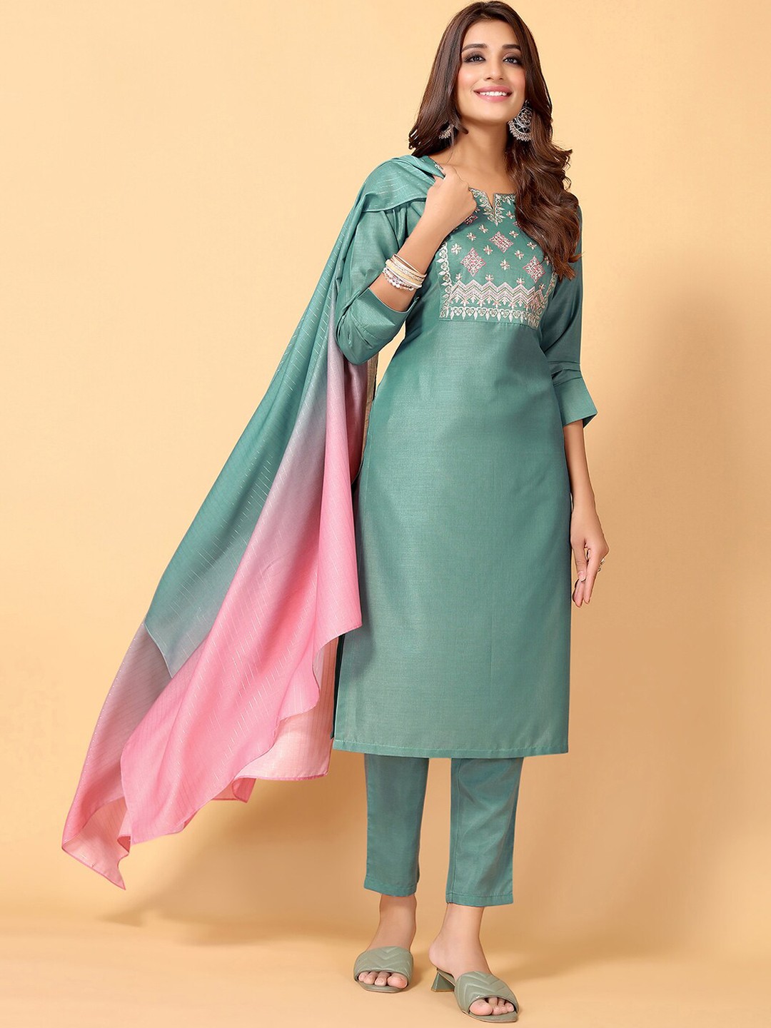 

SKYLEE Ethnic Motifs Embroidered Notch Neck Kurta with Trousers & Dupatta, Green