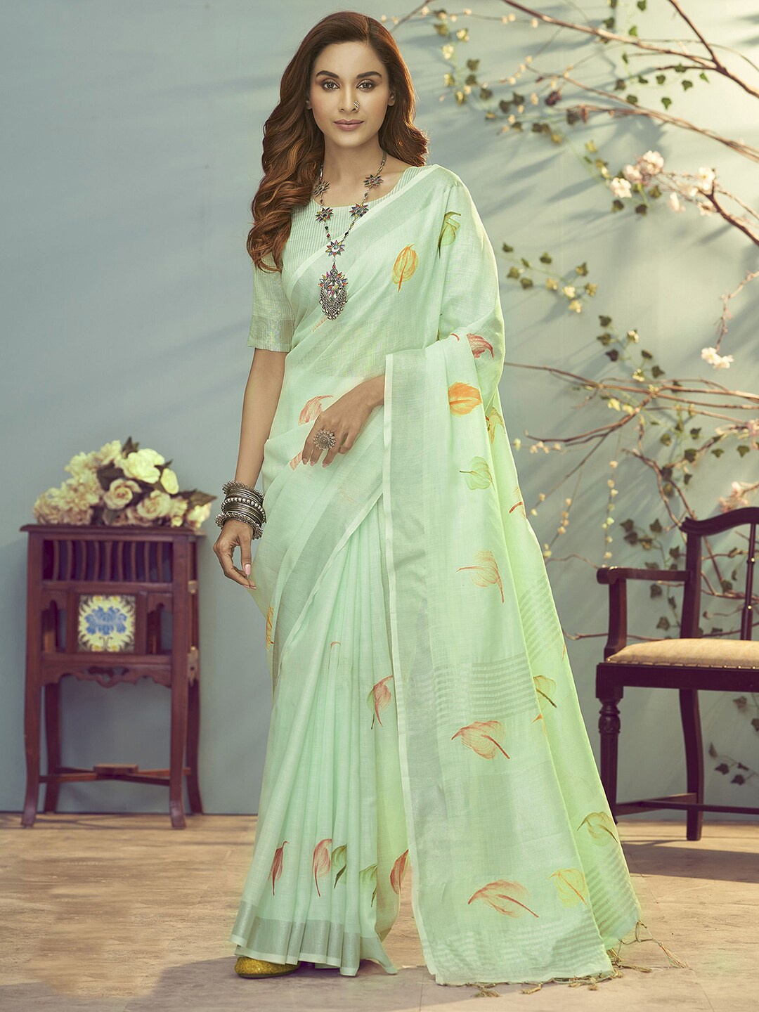 

Satrani Floral Printed Linen Blend Zari Saree With Tassle, Green