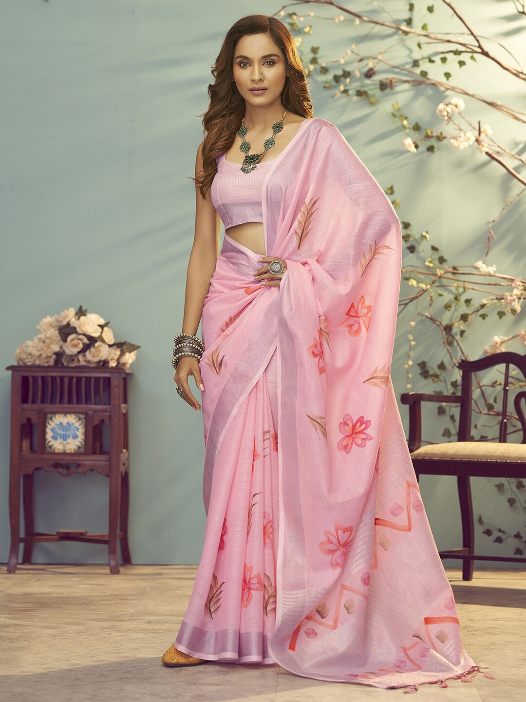 

Satrani Floral Printed Linen Blend Zari Saree With Tassle, Pink