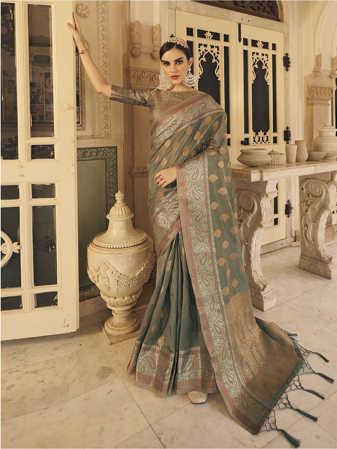 

Satrani Ethnic Motifs Woven Design Zari Banarasi Saree, Grey