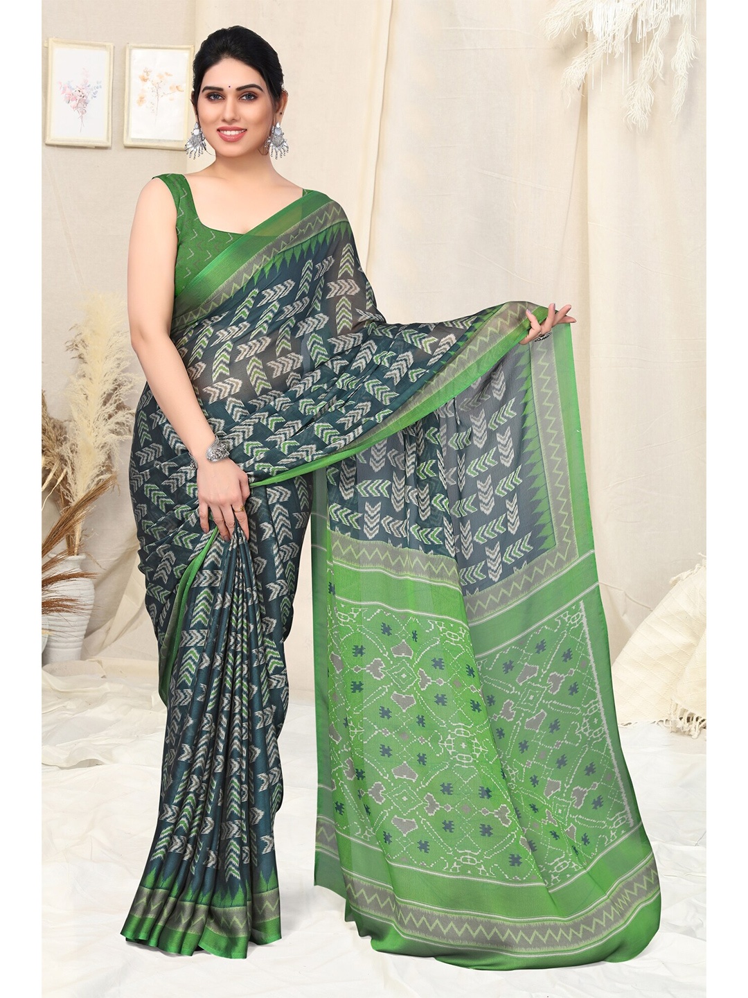 

KALINI Ethnic Motifs Printed Saree, Green