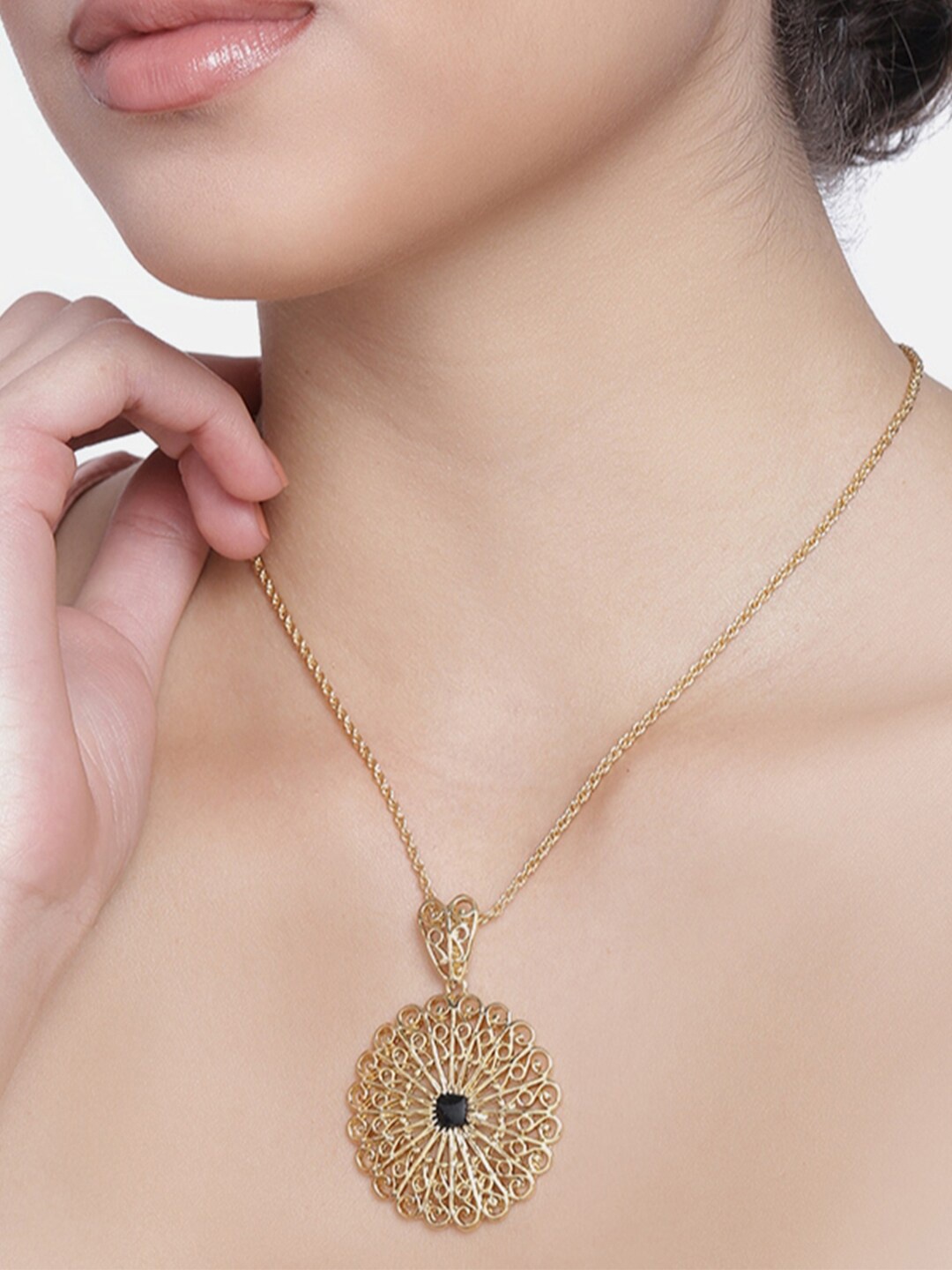 

Estele Gold-Plated Circular Pendant Chain, Black