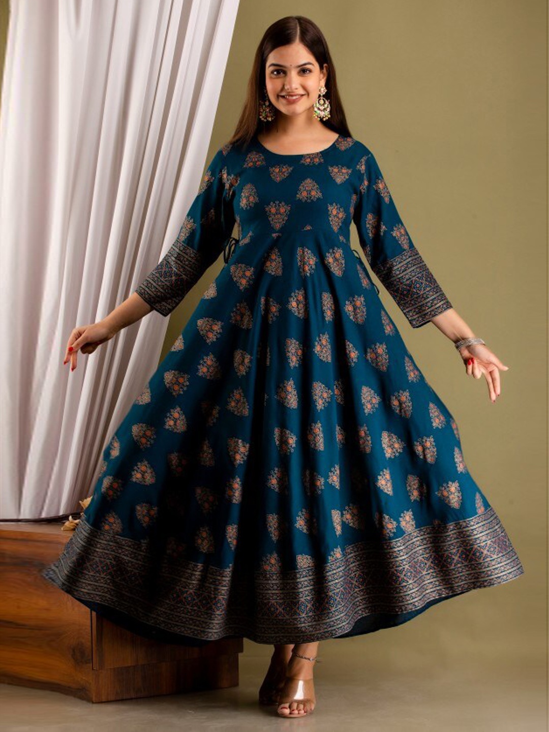 

Glorious Ethnic Motifs Printed Anarkali Kurta, Navy blue